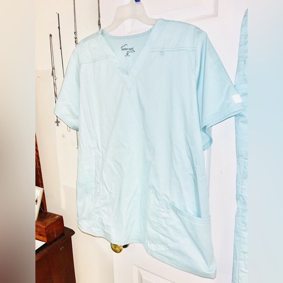 UA Butter-Soft Stretch Scrub Set - Picture 6 of 12